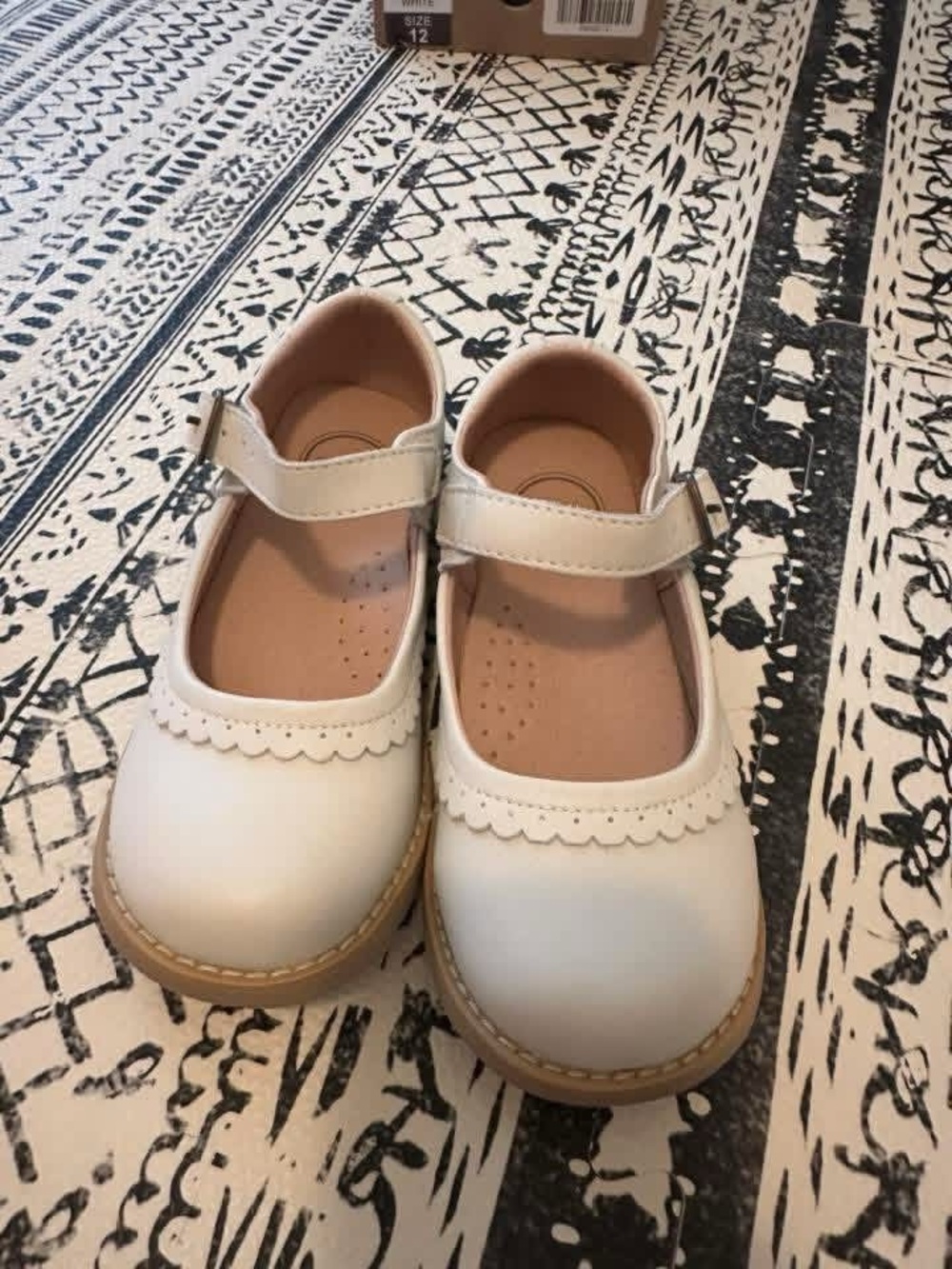 Sweet honey toddler size 12 Girls White Mary Jane with Scalloped Trim
